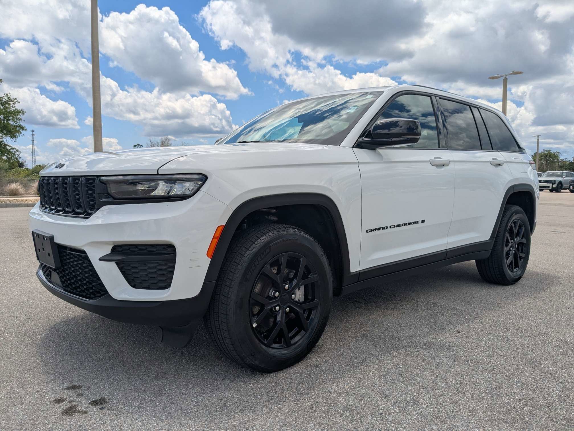 Used 2025 Bright White Clearcoat Jeep Altitude image 9