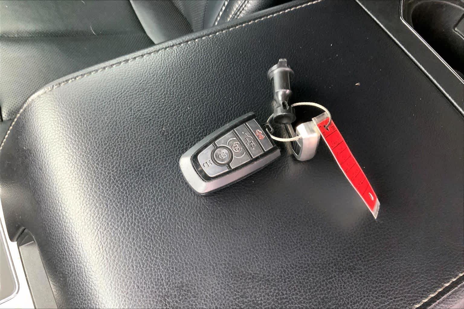 Used 2019 Agate Black Metallic Ford LARIAT image 13