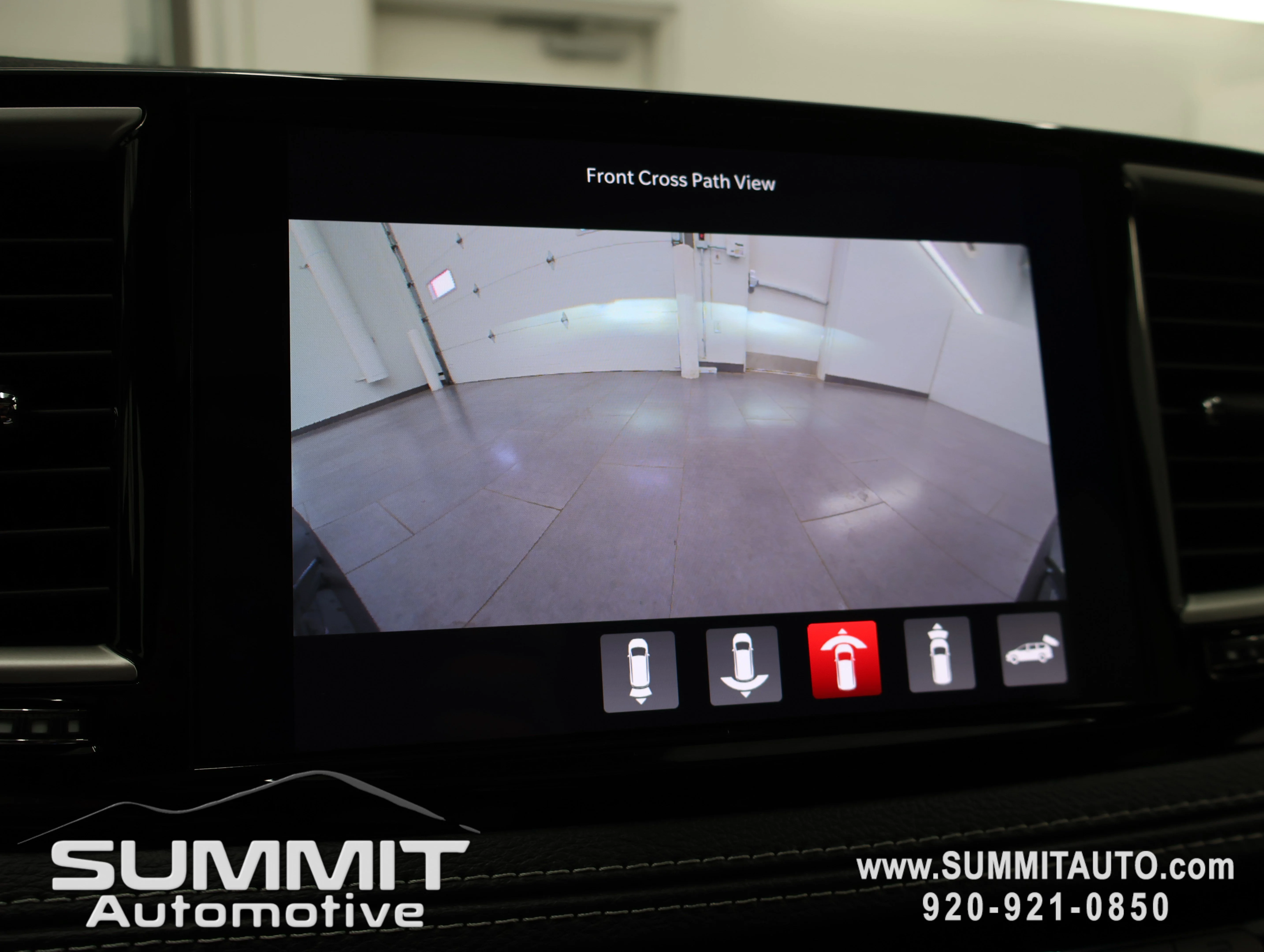 New 2027 Diamond Black Crystal Pearl-Coat Exterior Paint Chrysler Limited image 20