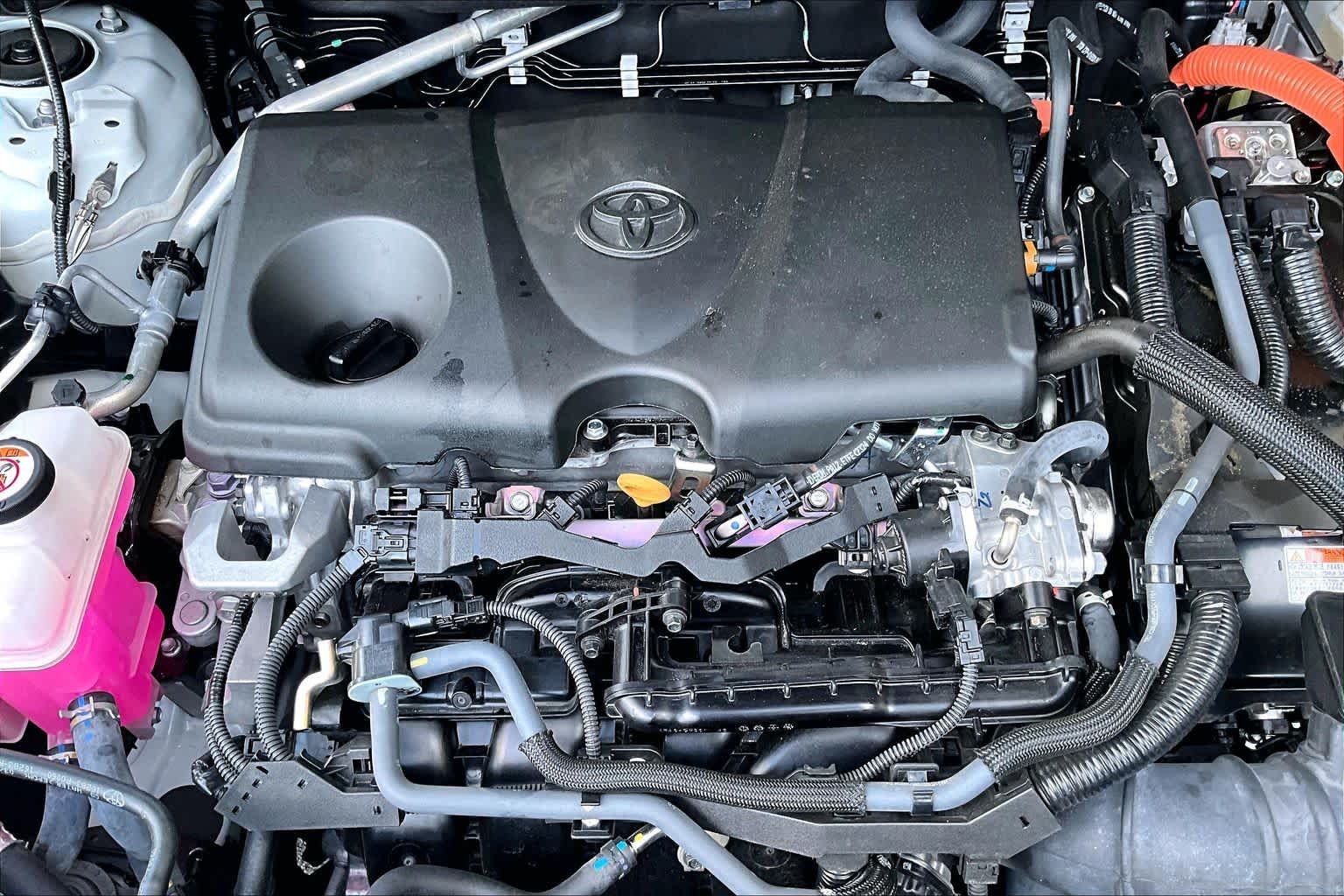 Used 2022 White Toyota Hybrid XLE image 33