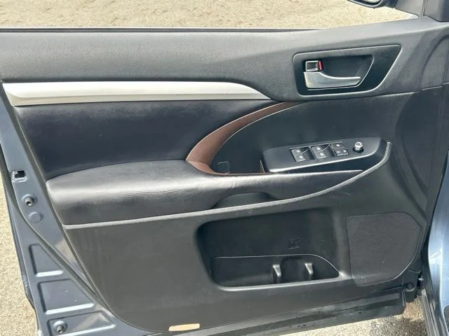 Used 2019 Blue Toyota XLE image 16