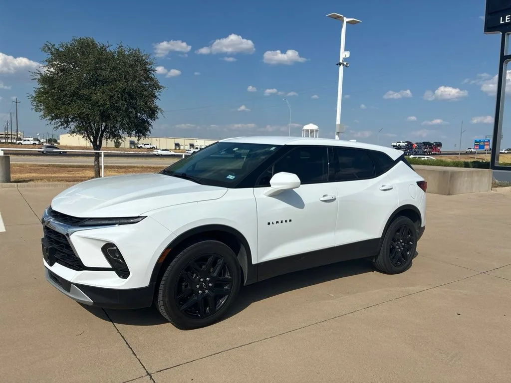 Used 2023 SUMMIT WHITE Chevrolet LT image 1