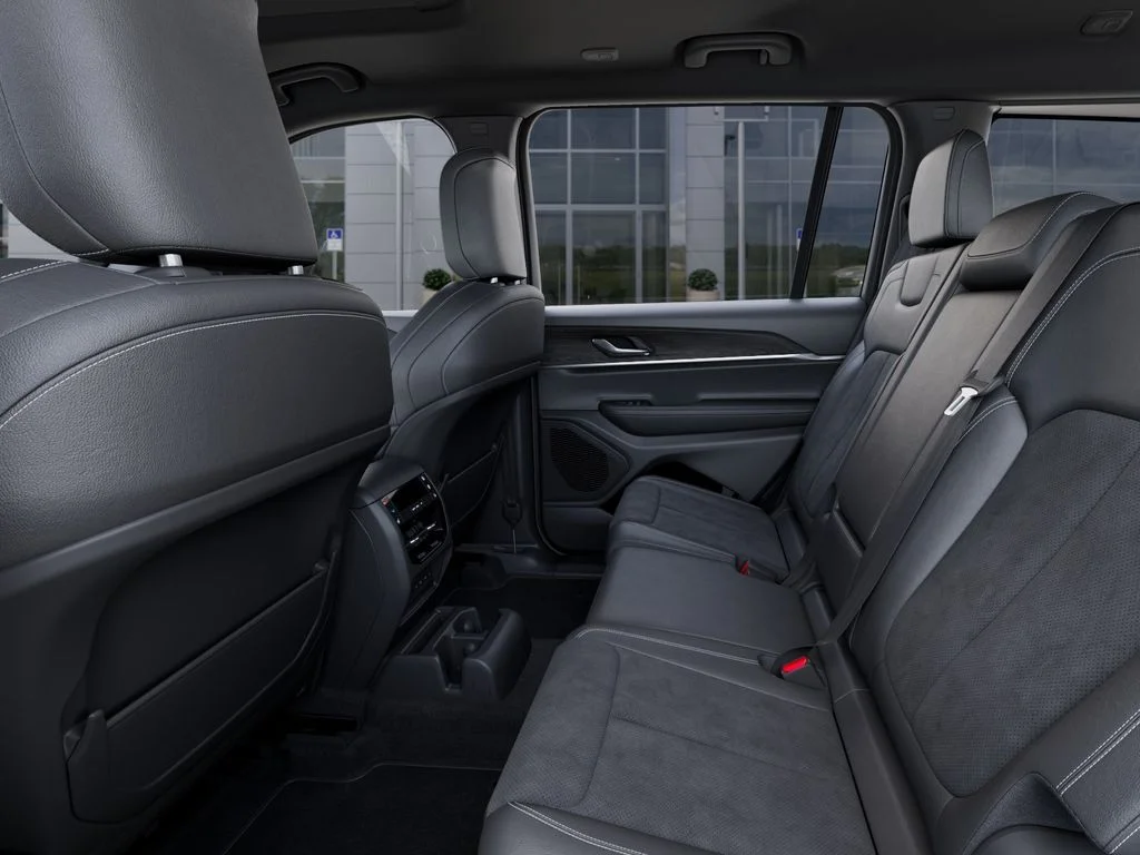 New 2026 Silver Zynith Exterior Paint Jeep Altitude image 24