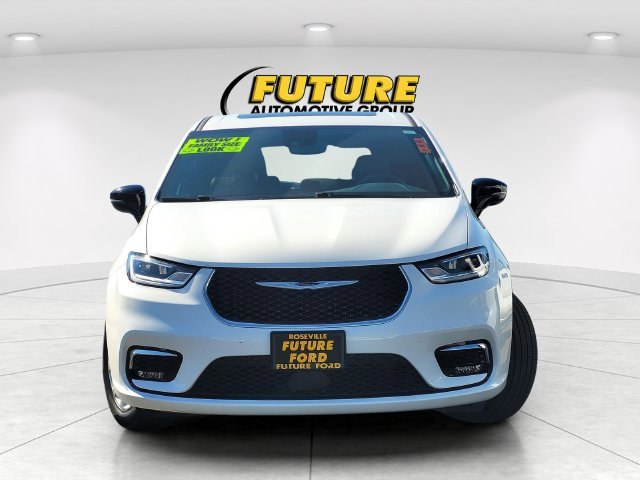 Used 2025 White Chrysler Select image 2