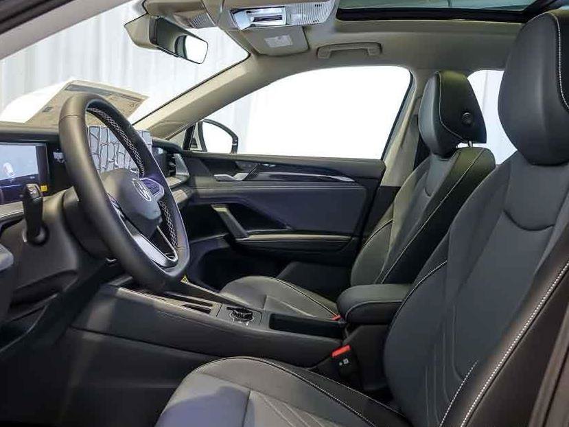 New 2026 Deep Black Pearl Volkswagen 2.0T SE image 9