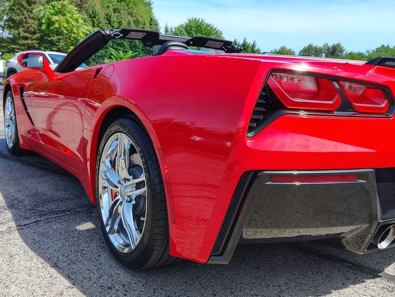 Used 2017 Red Chevrolet Stingray image 18