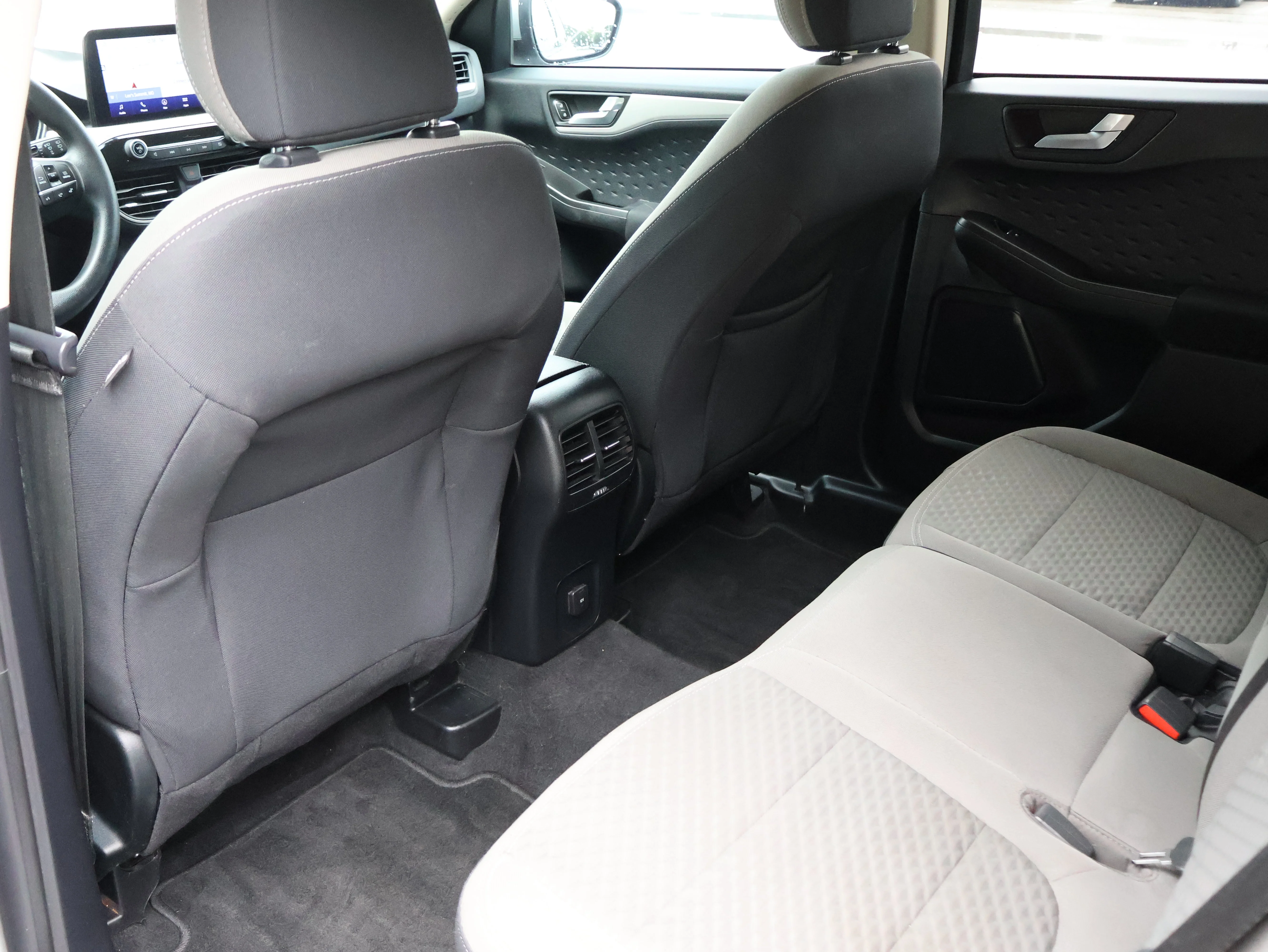 Used 2020 Ingot Silver Metallic Ford SE image 16