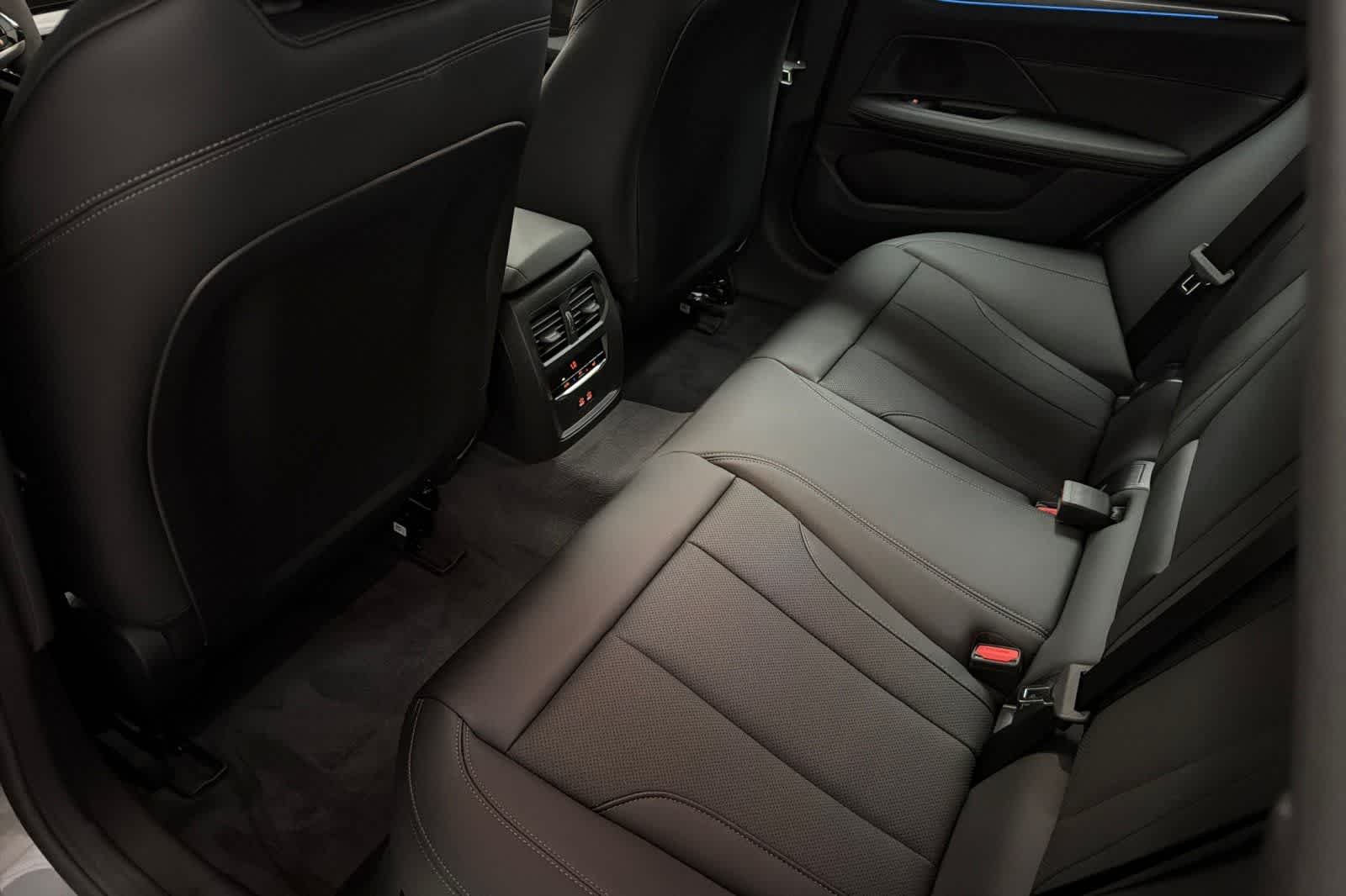 New 2026 Skyscraper Grey Metallic BMW eDrive40 image 4