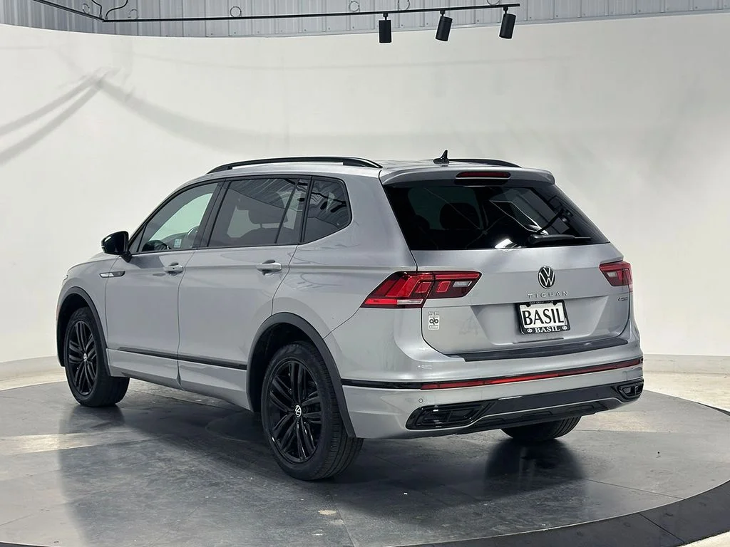 Used 2022  Volkswagen 2.0T SE R-Line Black image 13