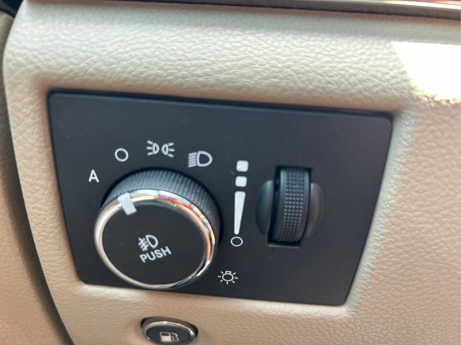 Used 2015 Black Jeep Limited image 25