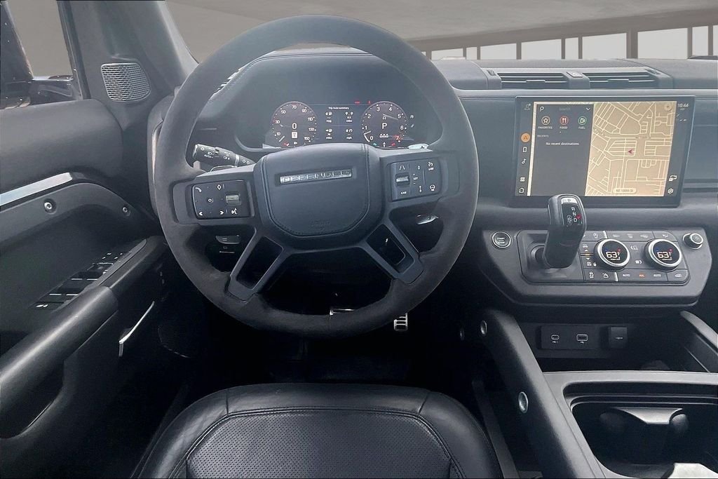 Used 2023 Santorini Black Metallic Land Rover V8 image 5