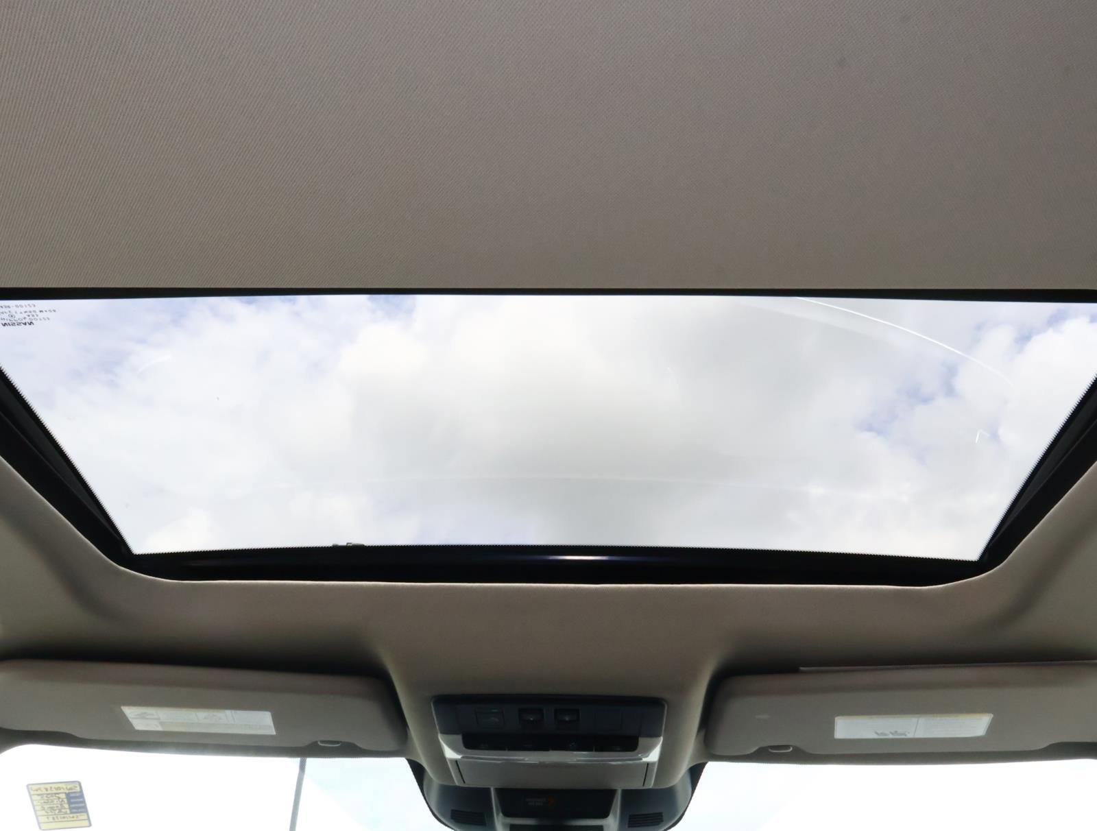 Used 2025 Everest White Pearl/Super Black Nissan Platinum image 12