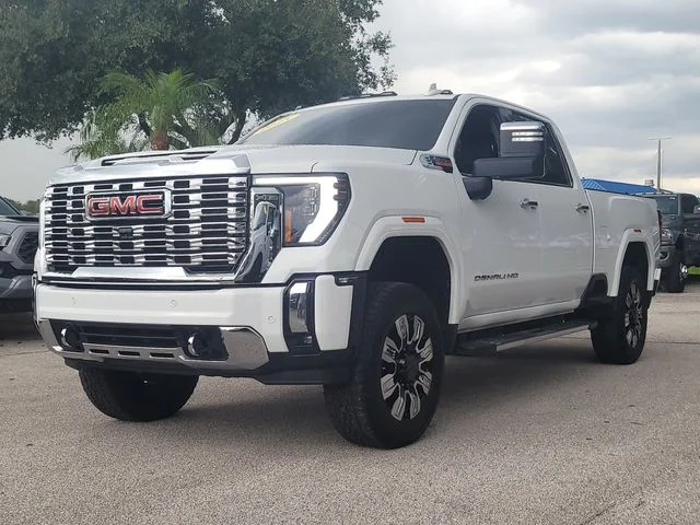 Used 2025 White GMC Denali image 33