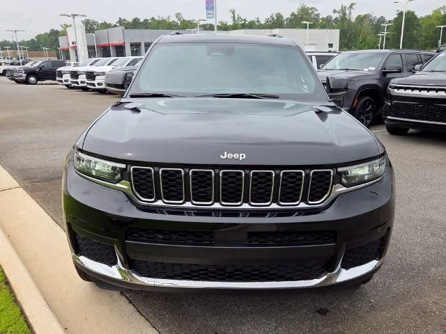Used 2025 Black Jeep Laredo image 2