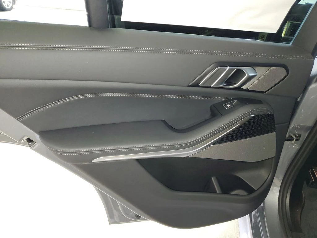 Used 2026 Gray BMW sDrive40i image 9
