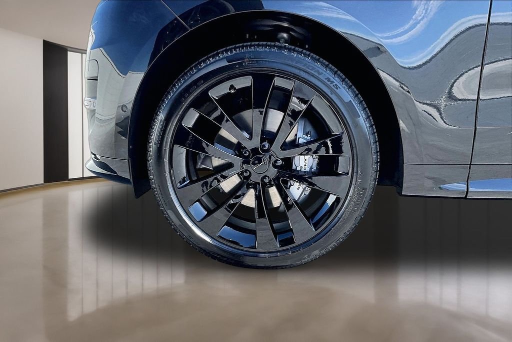 New 2026 SANTORINI BLACK Land Rover Dynamic SE image 13