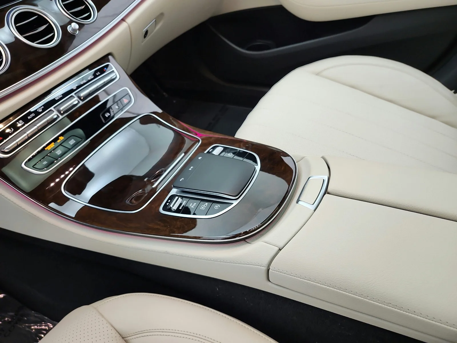 Used 2022 MANUFAKTUR Diamond White Mercedes-Benz E 350 RWD Sedan image 11