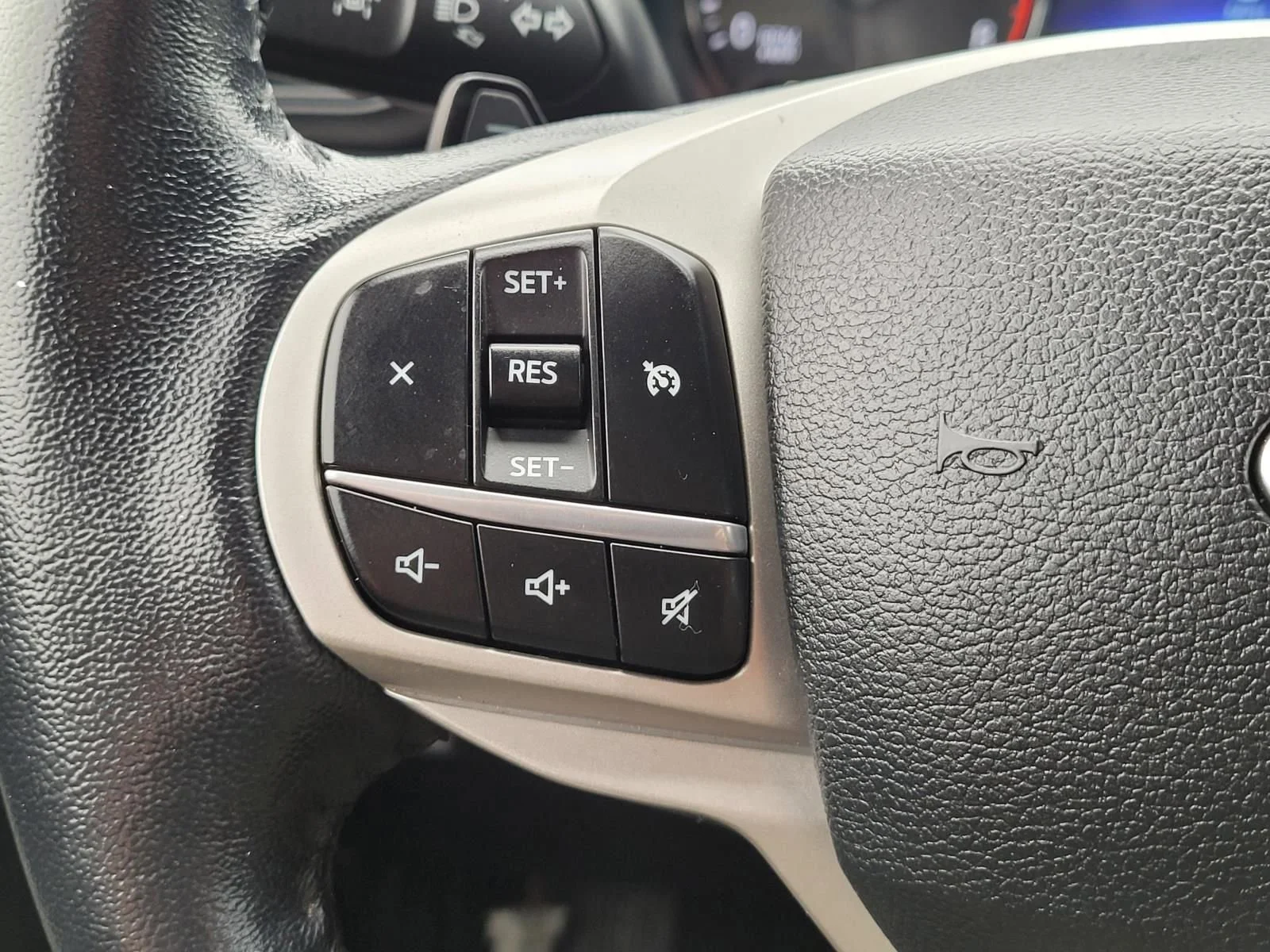 Used 2020 Blue Ford XLT image 33