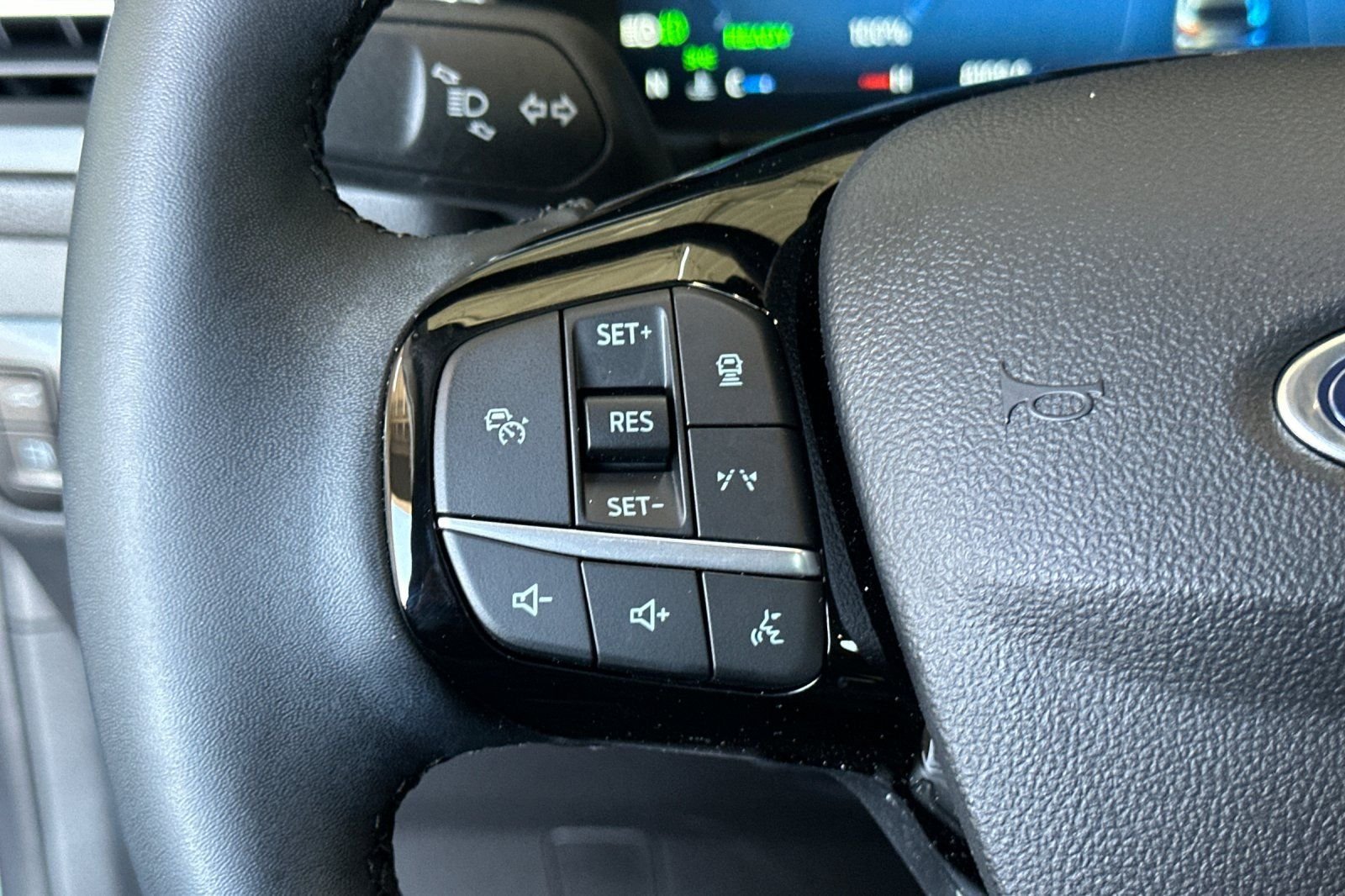 Used 2025 Silver Ford Platinum image 26