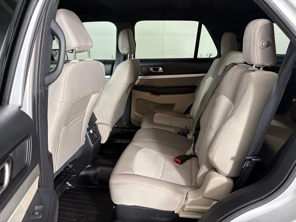 Used 2018 Silver Ford Base image 34
