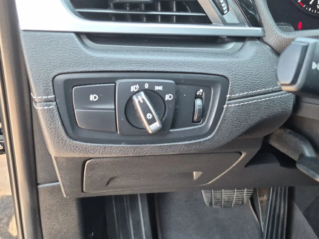 Used 2018 Black BMW sDrive28i image 19