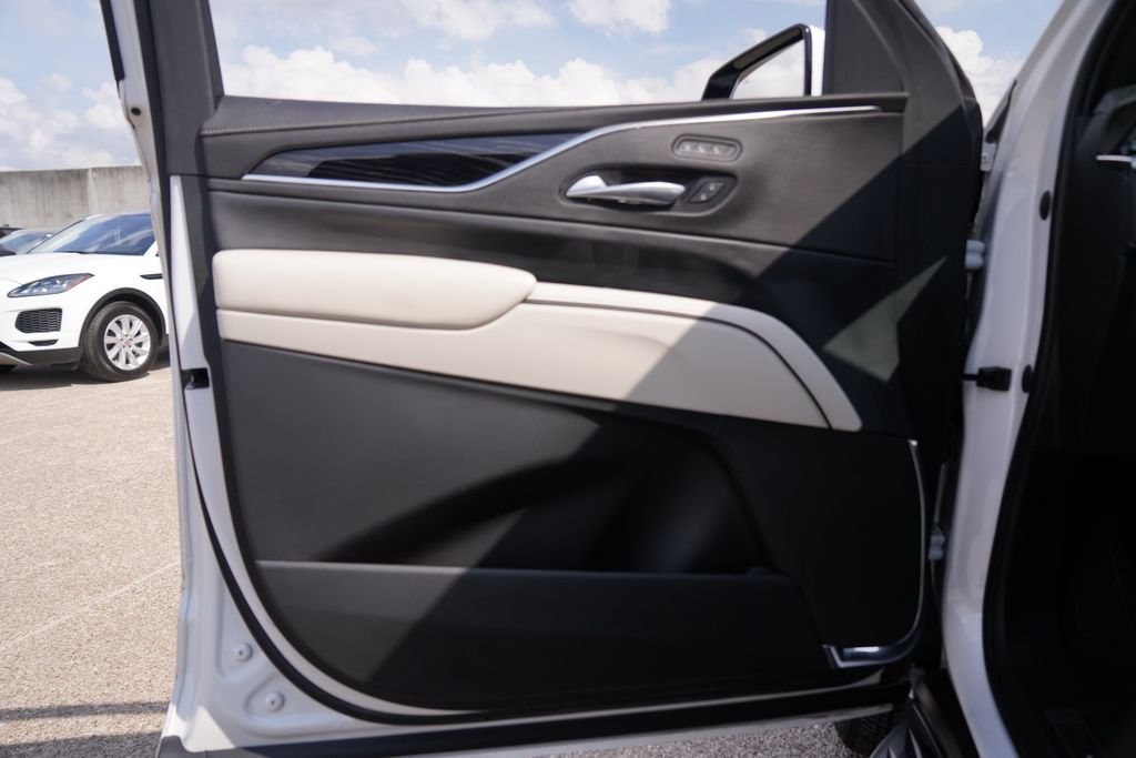 Used 2021 White Cadillac Sport image 21