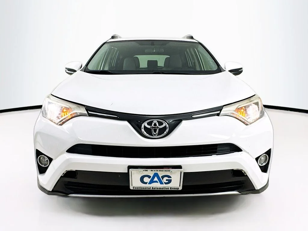 Used 2016 Super White Toyota XLE image 35