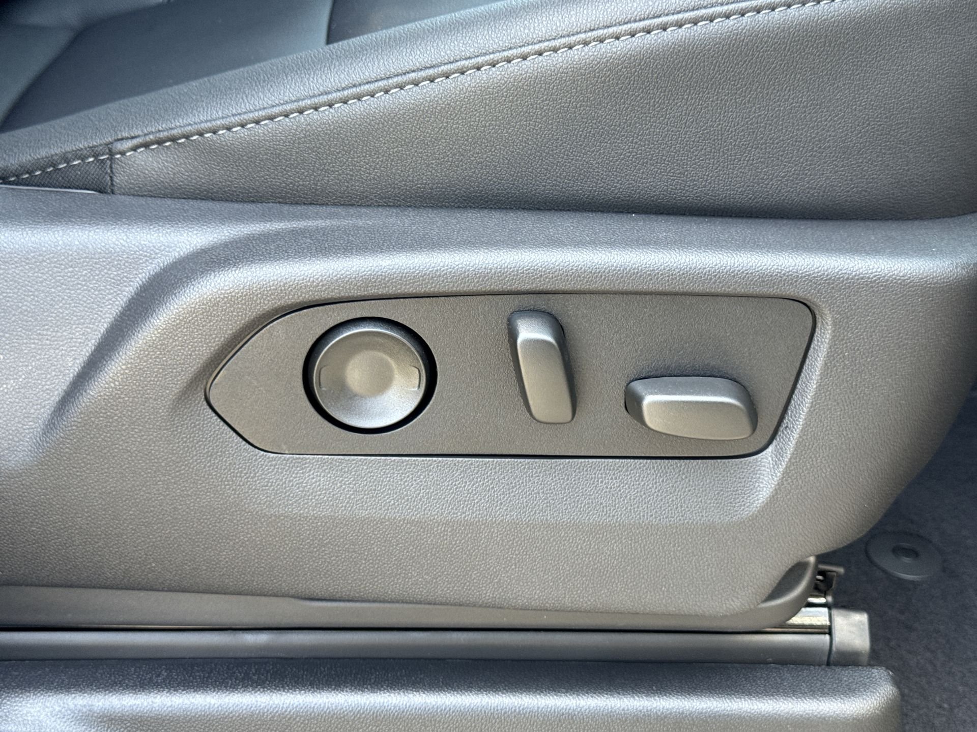 2026 Chevrolet Suburban LT - Photo 42
