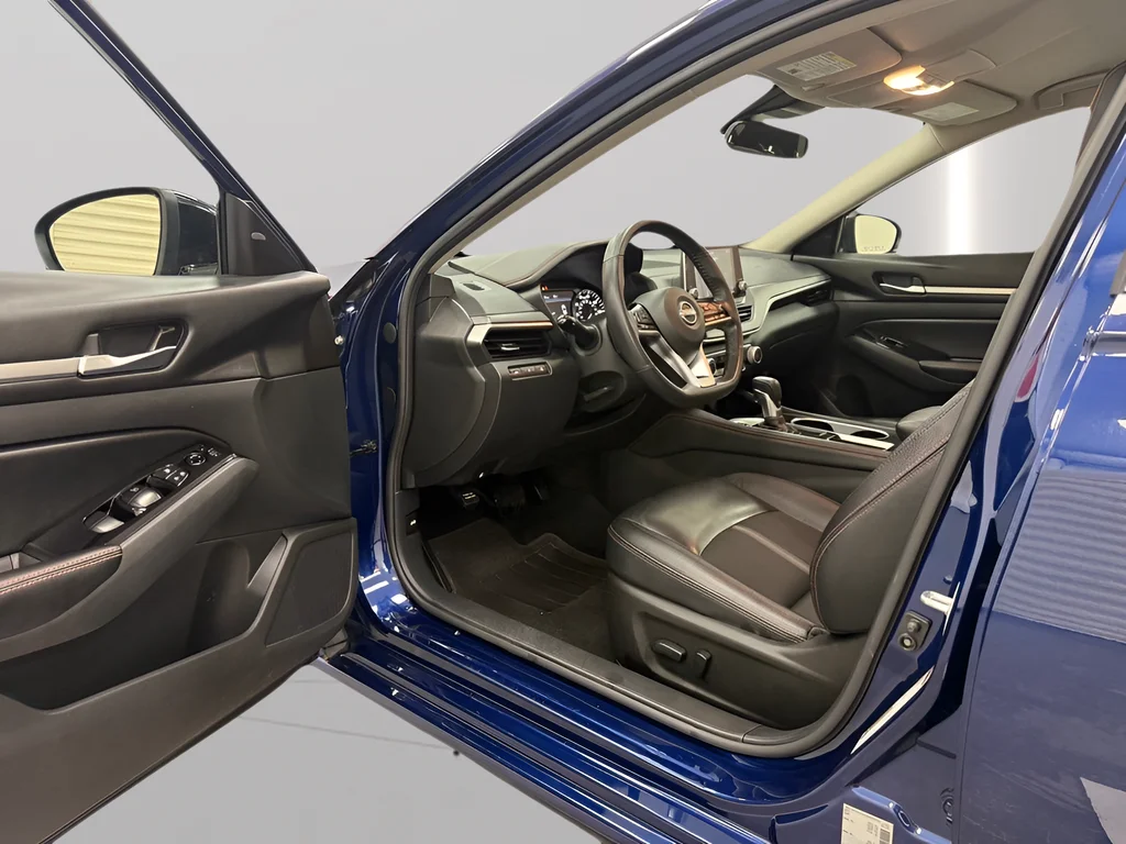 Used 2024 Blue Nissan 2.5 SR image 10