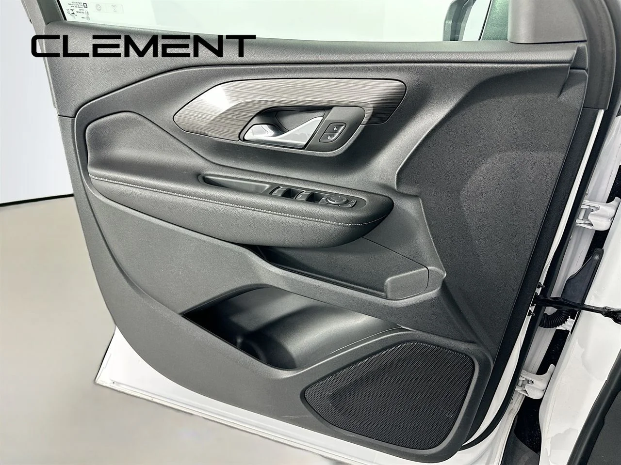 Used 2022 Summit White GMC SLE image 27