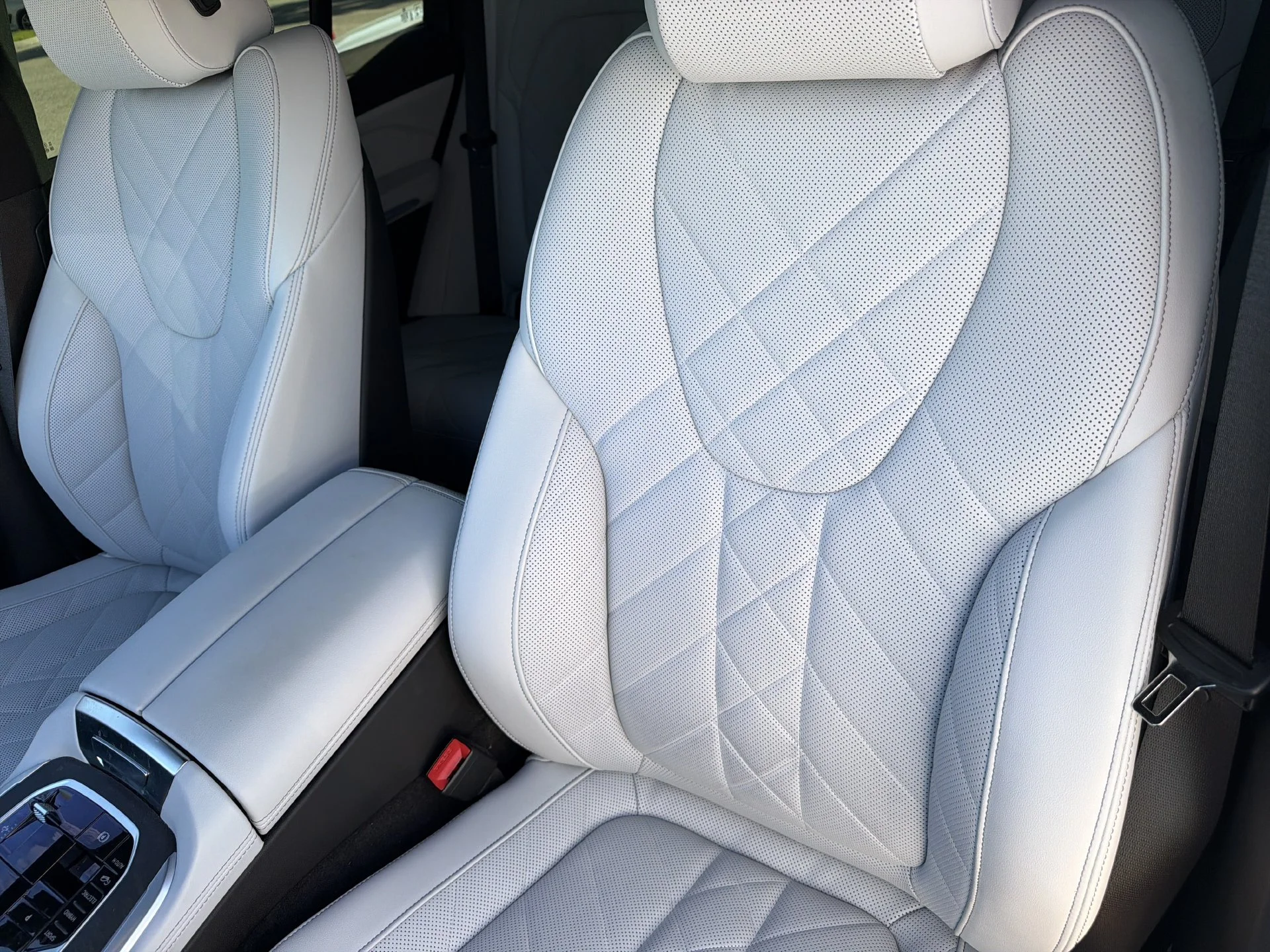 Used 2026 Gray BMW xDrive50e image 25