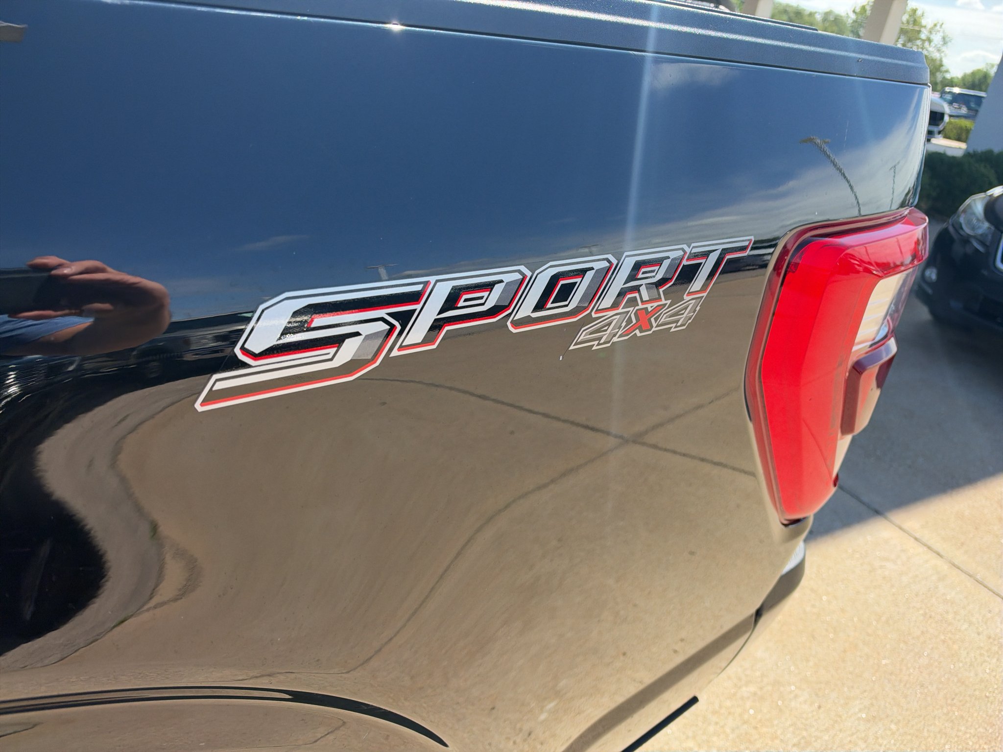 Used 2023 Agate Black Metallic Ford LARIAT image 10