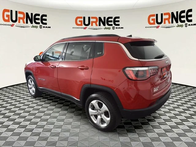 Used 2018 Red Jeep Latitude image 3