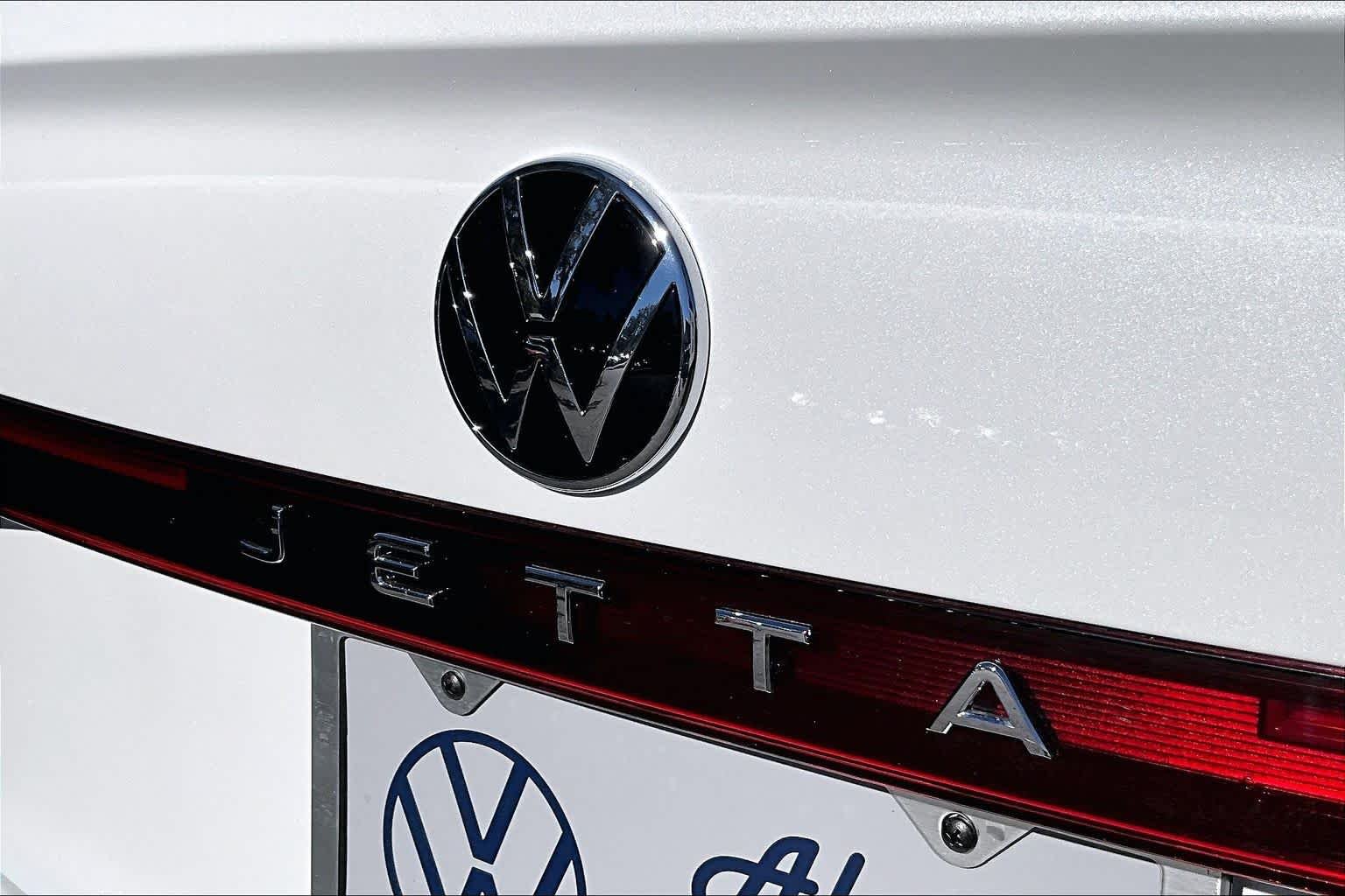 New 2026 Opal White Pearl Volkswagen 1.5T SE image 15