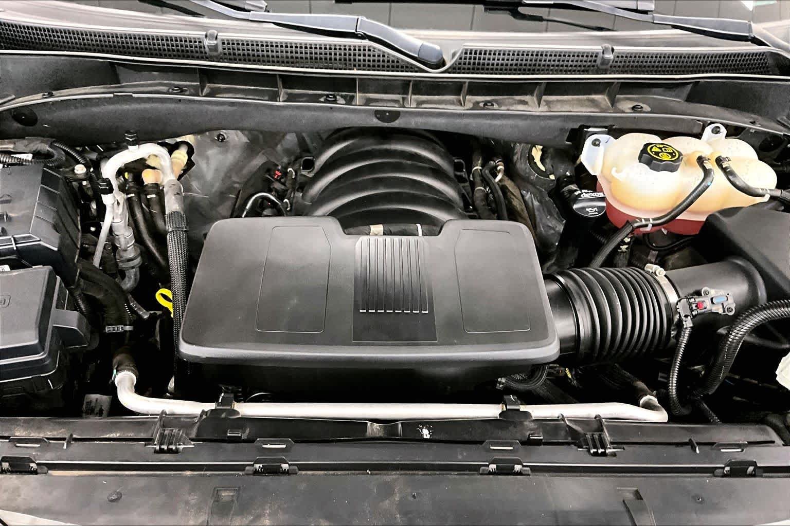 Used 2023 Sterling Metallic GMC SLT image 32