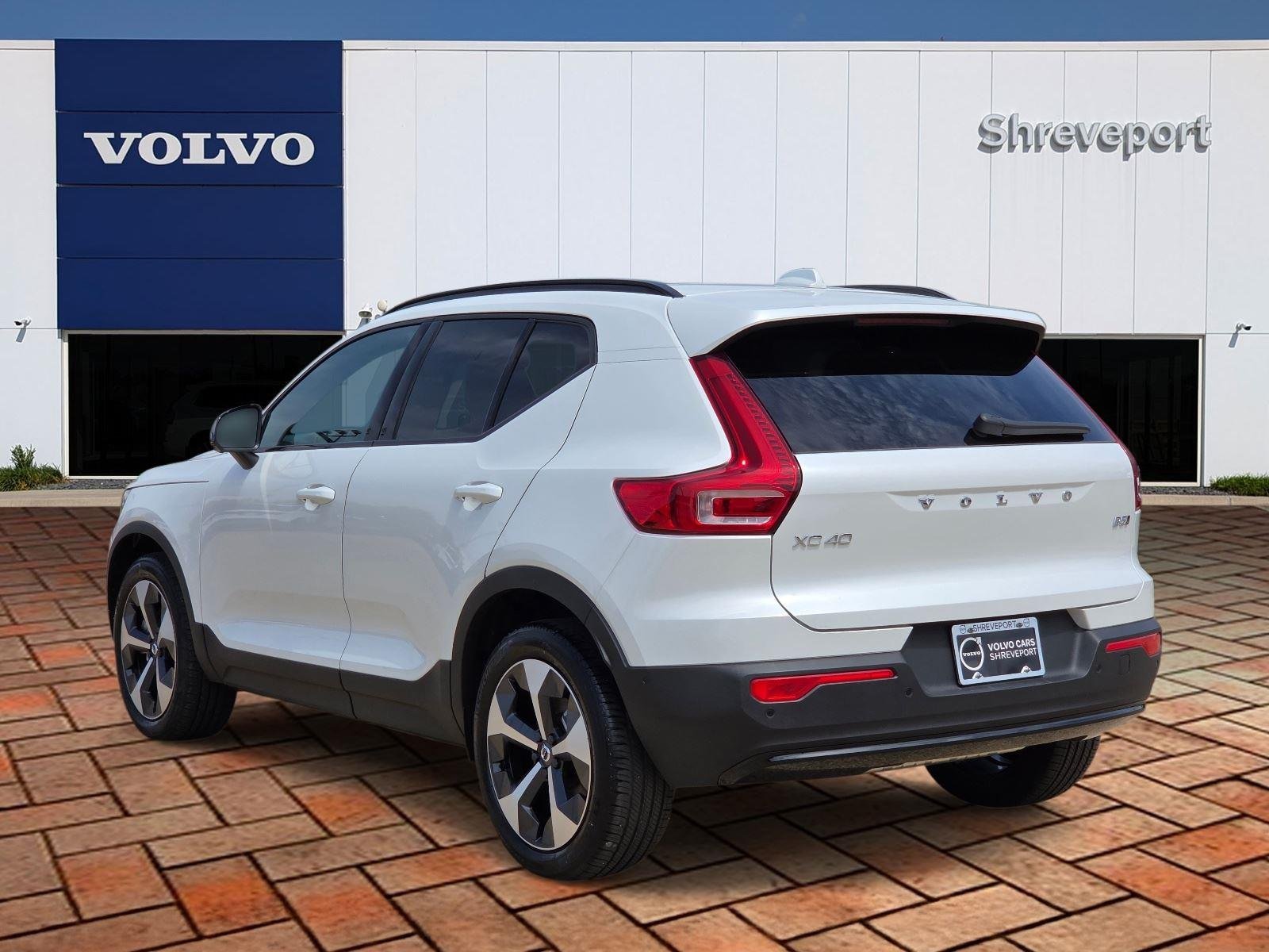 Used 2025 Crystal White Pearl Volvo Plus Dark Theme image 6