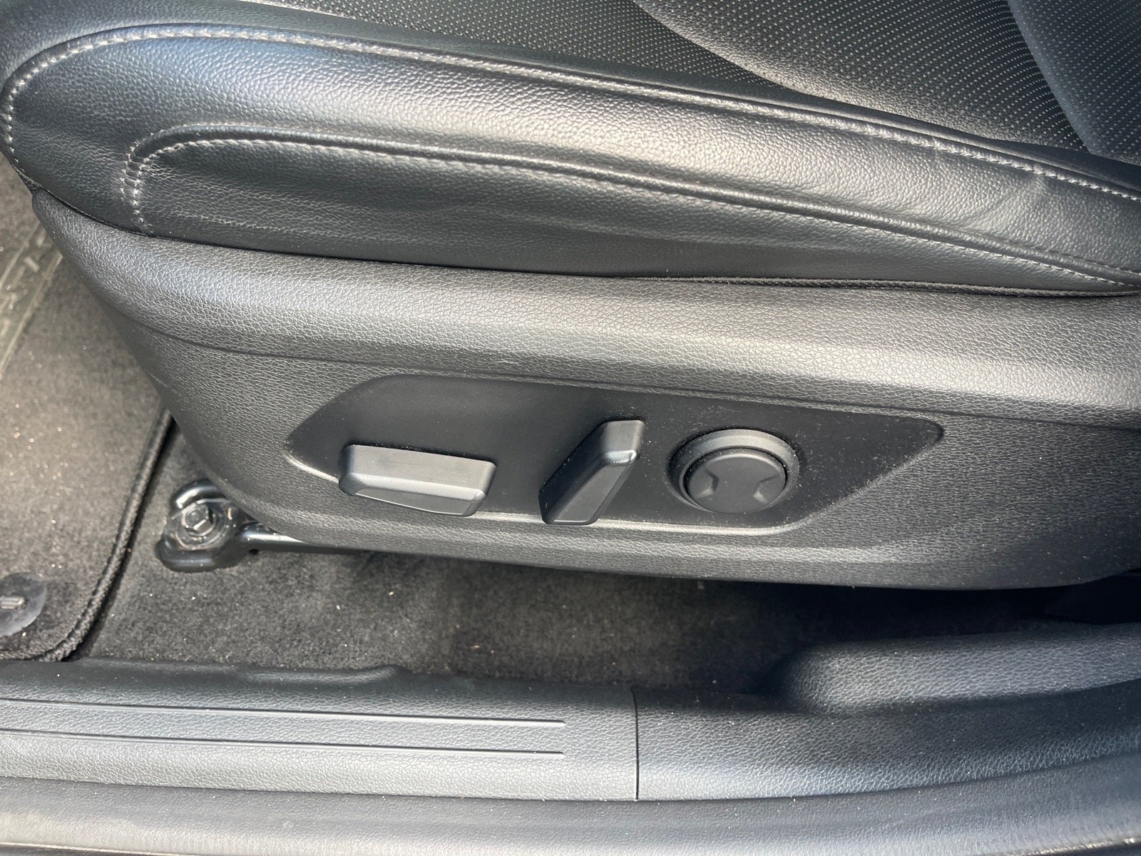 Used 2023 Gravity Gray Kdg Kia EX image 9