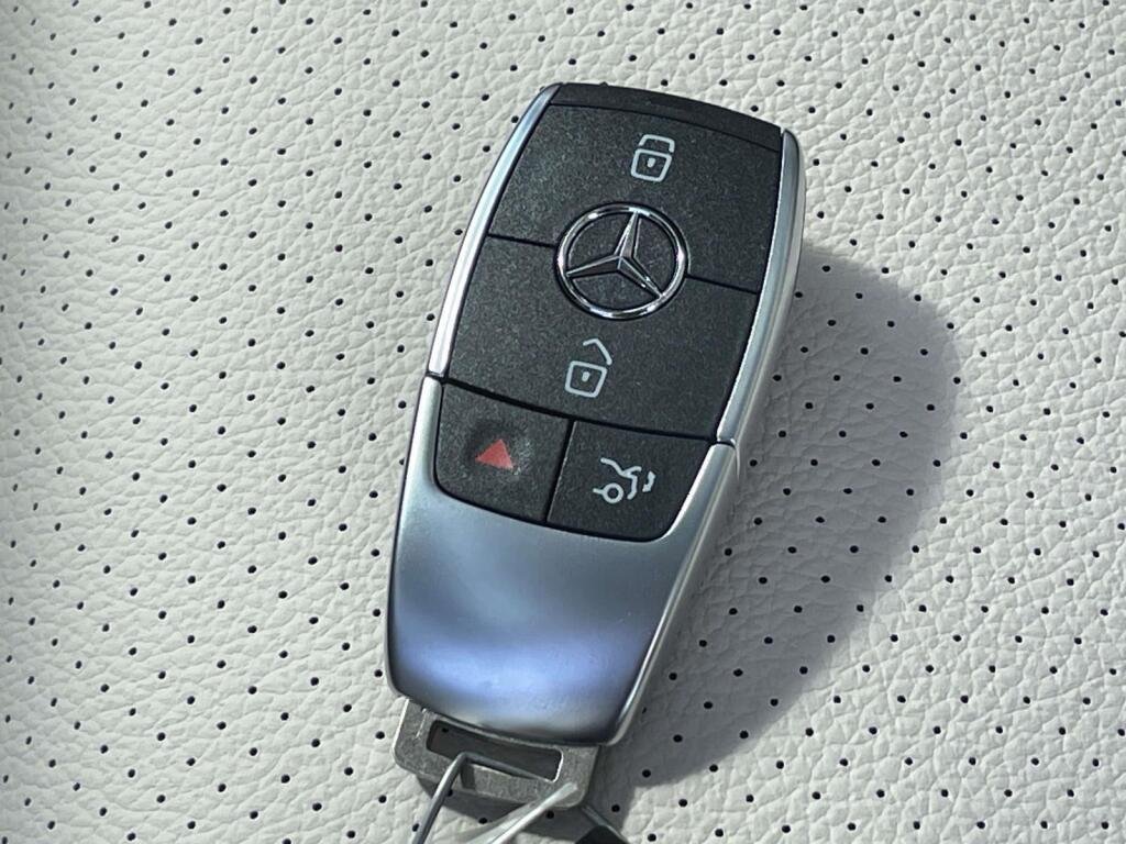 New 2026 Polar White Mercedes-Benz GLE 450 image 4
