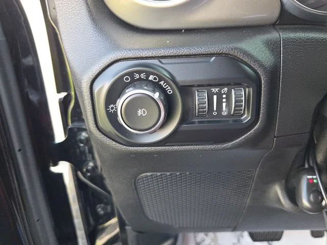 Used 2020 Black Jeep Unlimited Sahara image 26