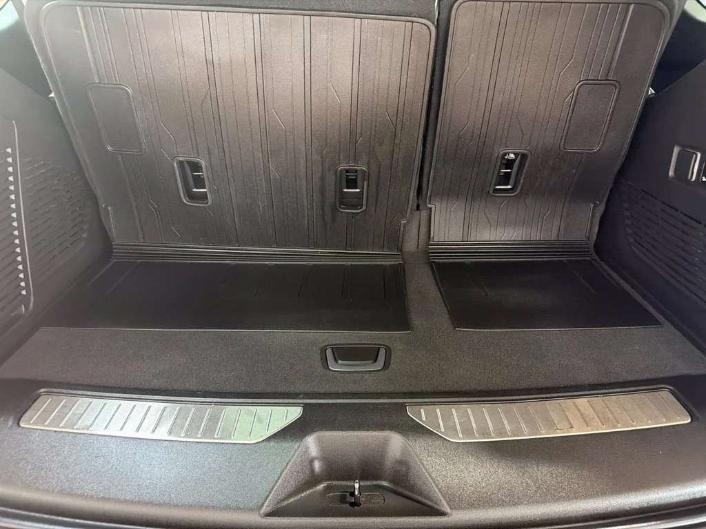 Used 2022 Onyx Black GMC Denali image 9
