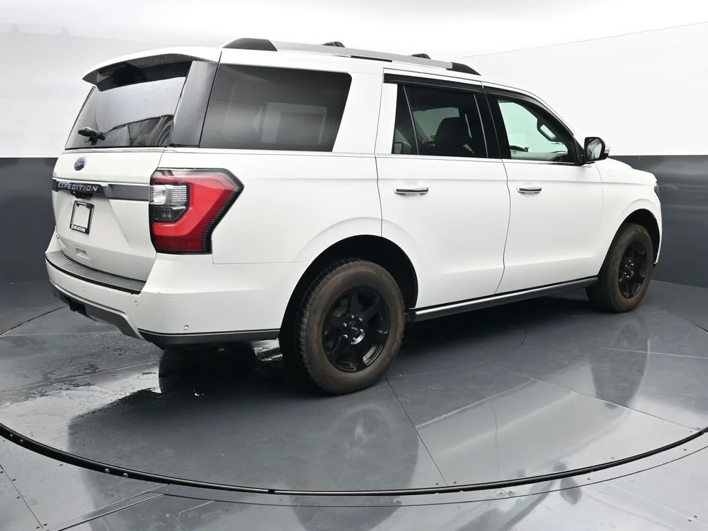 Used 2021 White Ford Limited image 7