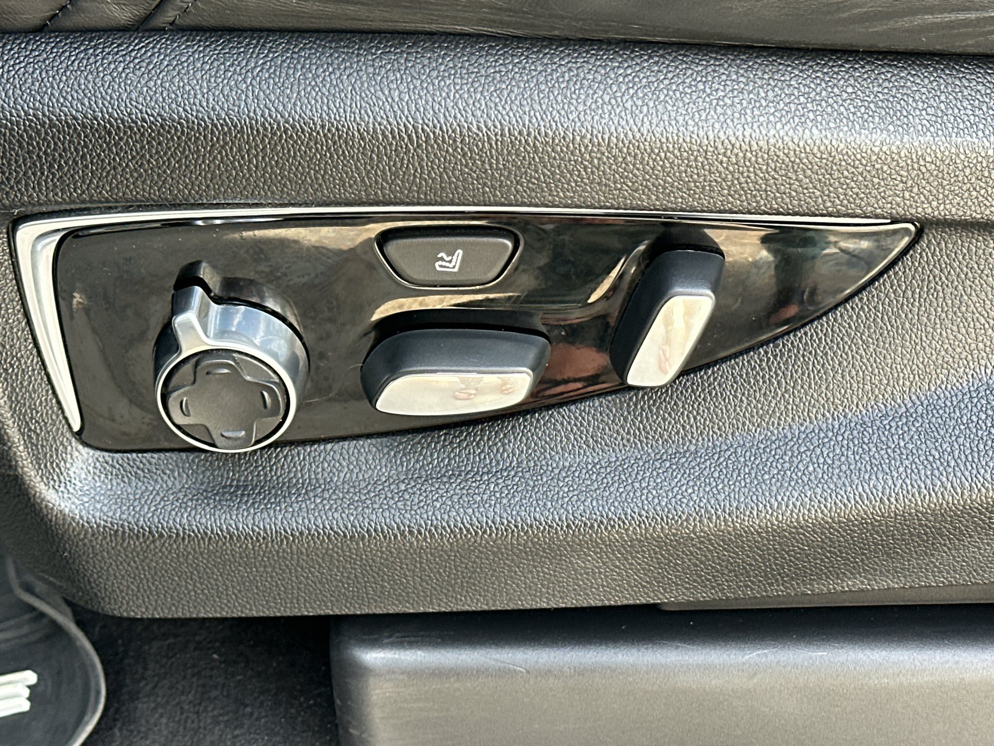 Used 2019 Shadow Metallic Cadillac Platinum image 30