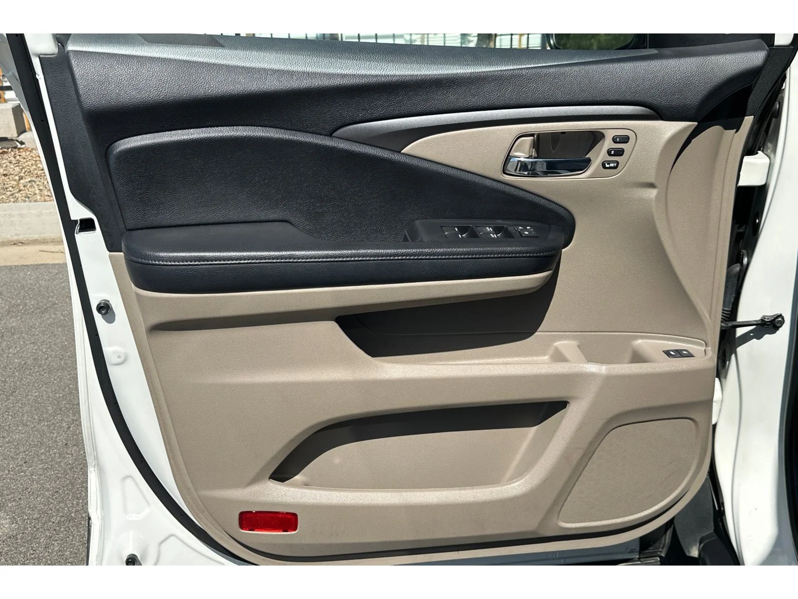 Used 2019 White Diamond Pearl Honda EX-L w/Navi & RES image 8