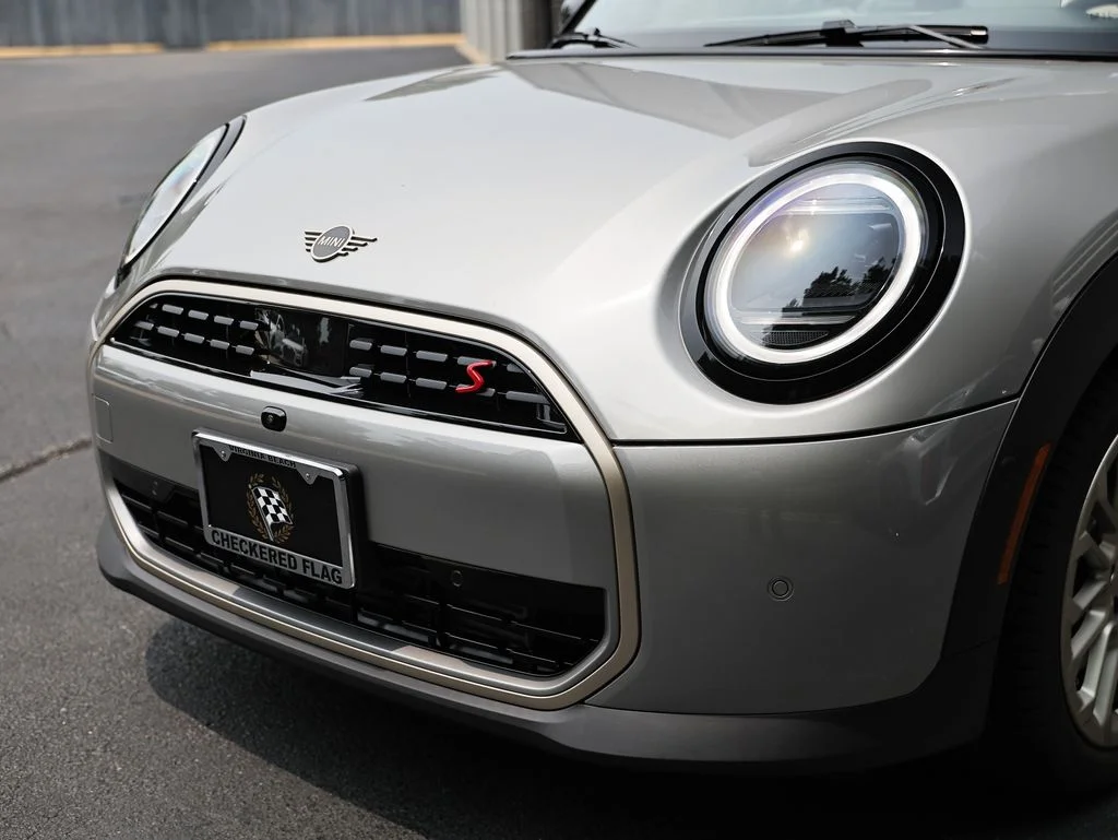 New 2026 Silver MINI Iconic image 12