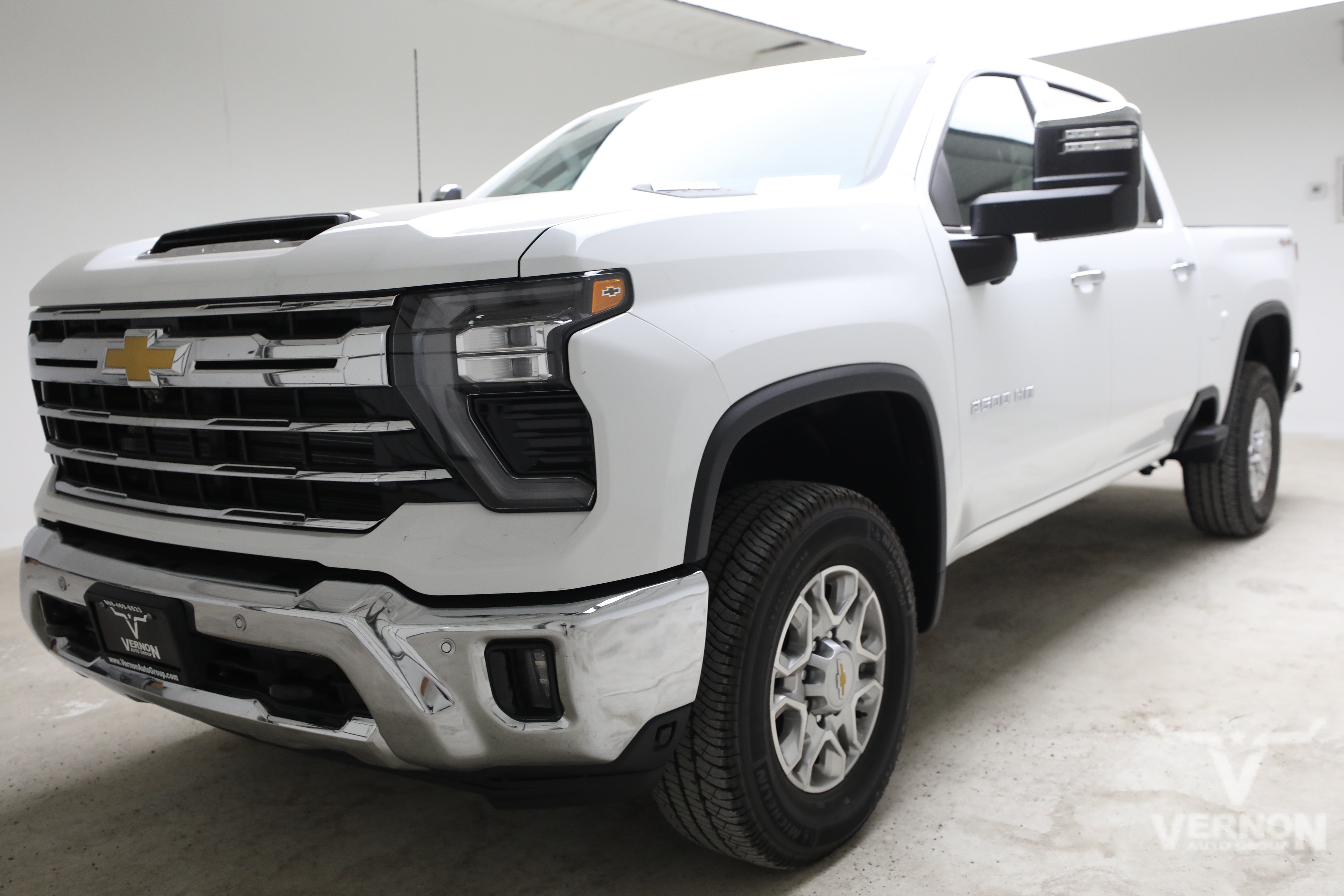New 2026 Summit White Chevrolet N image 1