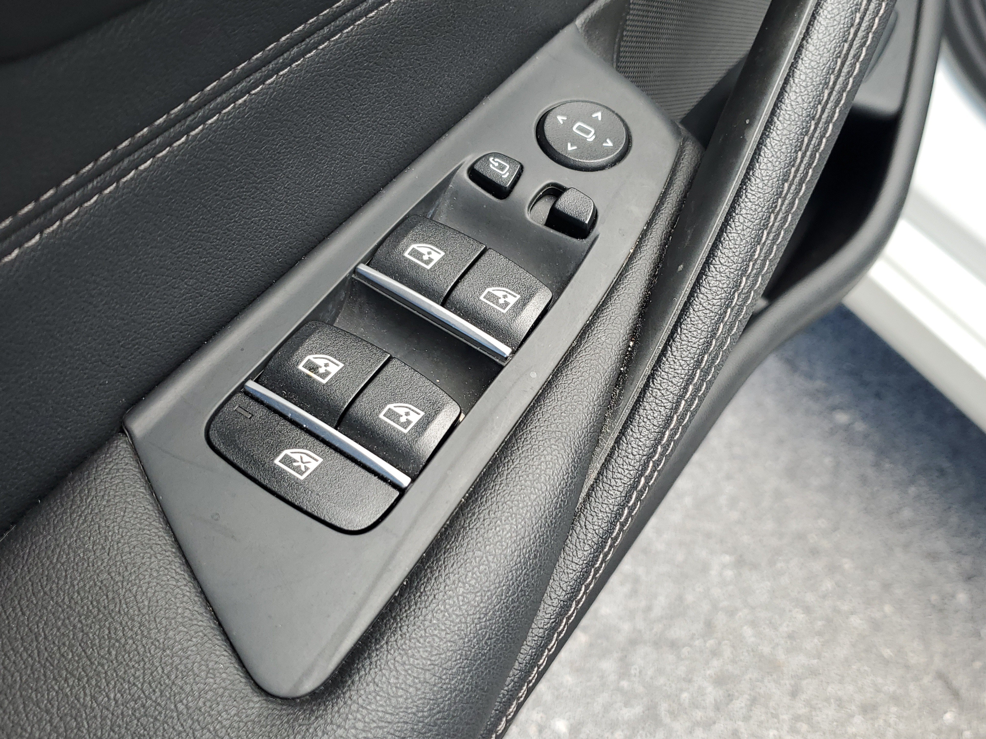 Used 2023 Alpine White BMW 530i image 23