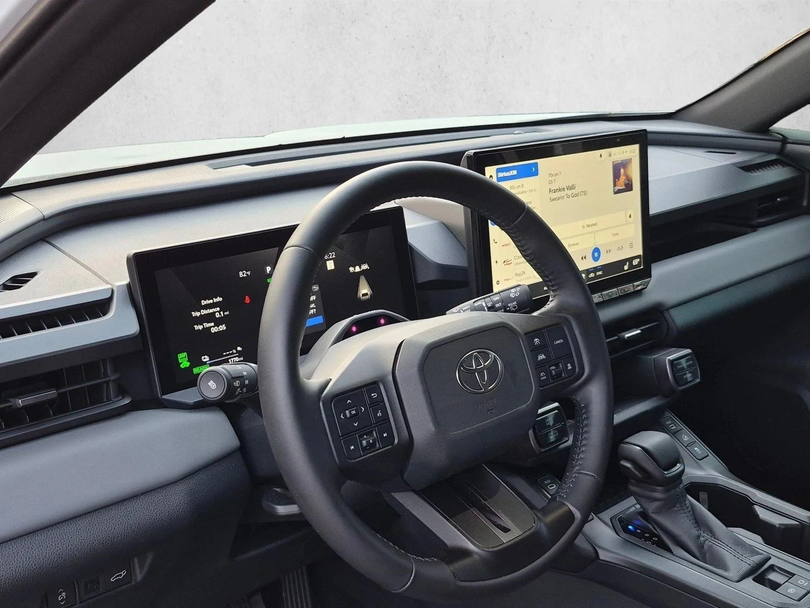 Used 2026 Wind Chill Pearl w/Black Roof Toyota XSE image 9
