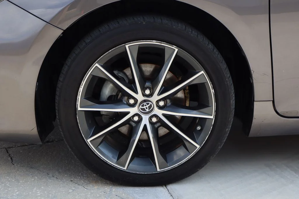 Used 2016 Gray Toyota XSE V6 image 30