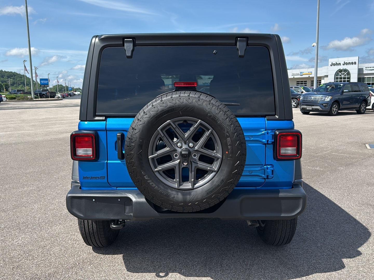 New 2026 Hydro Blue Pearl-Coat Exterior Paint Jeep Sport S image 13
