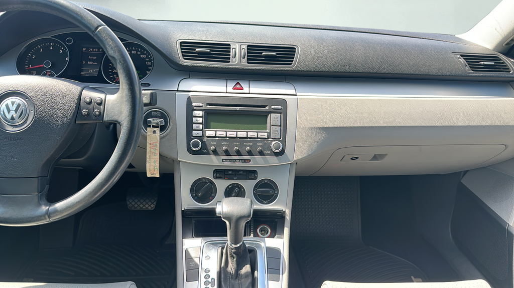 Used 2009  Volkswagen Komfort image 14